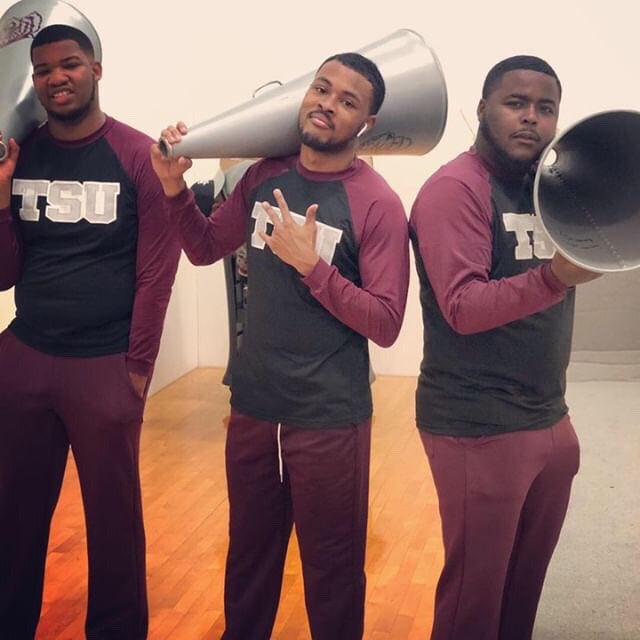 Blackgirlscheer's tweet photo. “Any man can hold a girls hand; only the ELITE can hold her feet” 
#BlackGirlsCheer #BlackBoysCheer @txsuboobie @TexasSouthern #Strength #BlackMen #TSUcheer https://t.co/2dY4rJEmdu