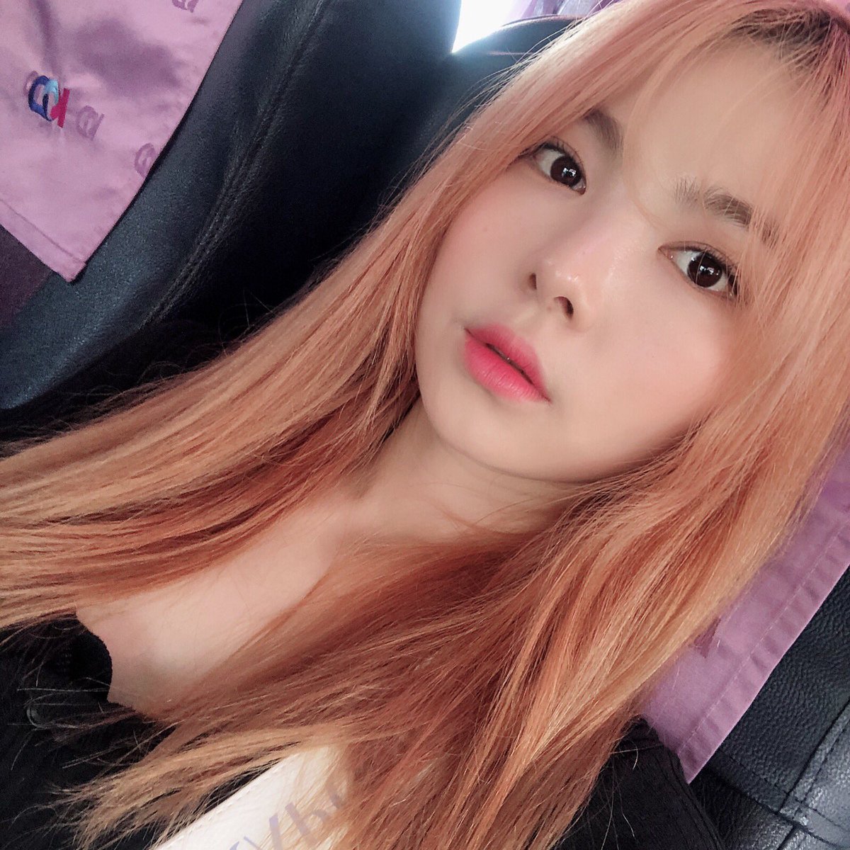 앞머리 자를까 말까..?🤣

#selca #daily #kpop #혼성그룹 #컴백 #왈와리 #walwari #수현 #쥰키 #미스터붐박스 #오빠바람났다 #soohyun #jyunky #mrboombox