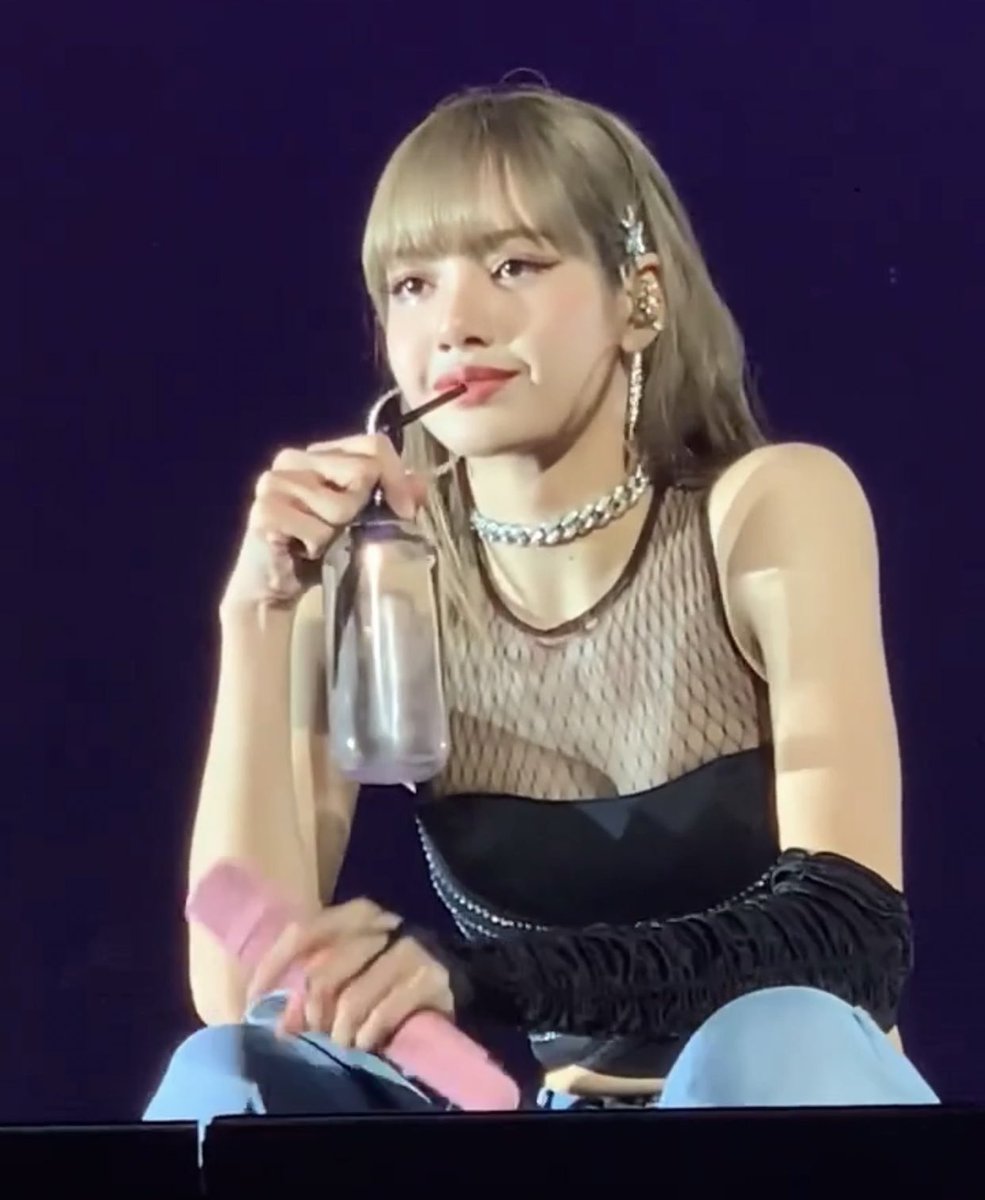 LISA fan account tweet media
