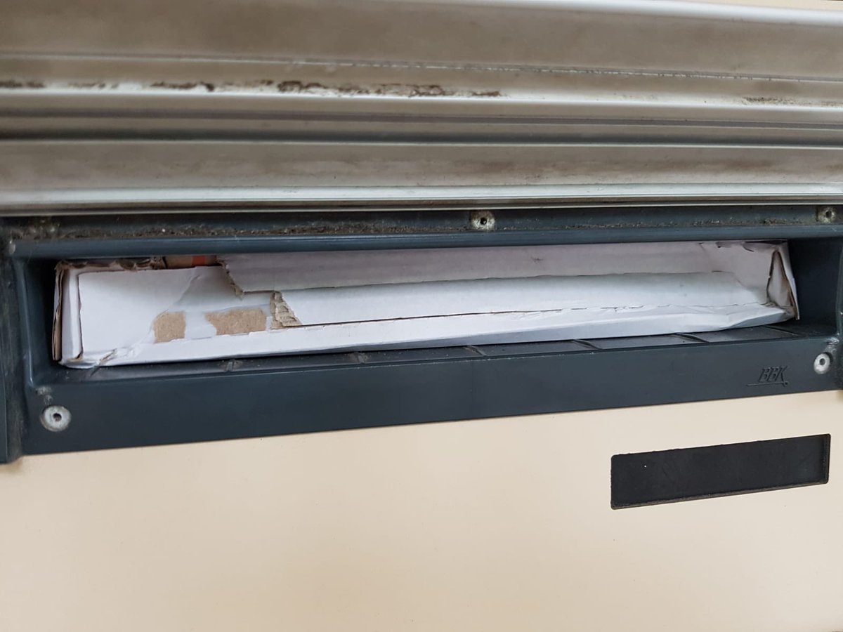 Beste @DHLNL gaan jullie altijd zo om met jullie <a href="/DHLPaket/">DHL Paket</a> #dtv #fail #brievenbus #nietnormaal 😱