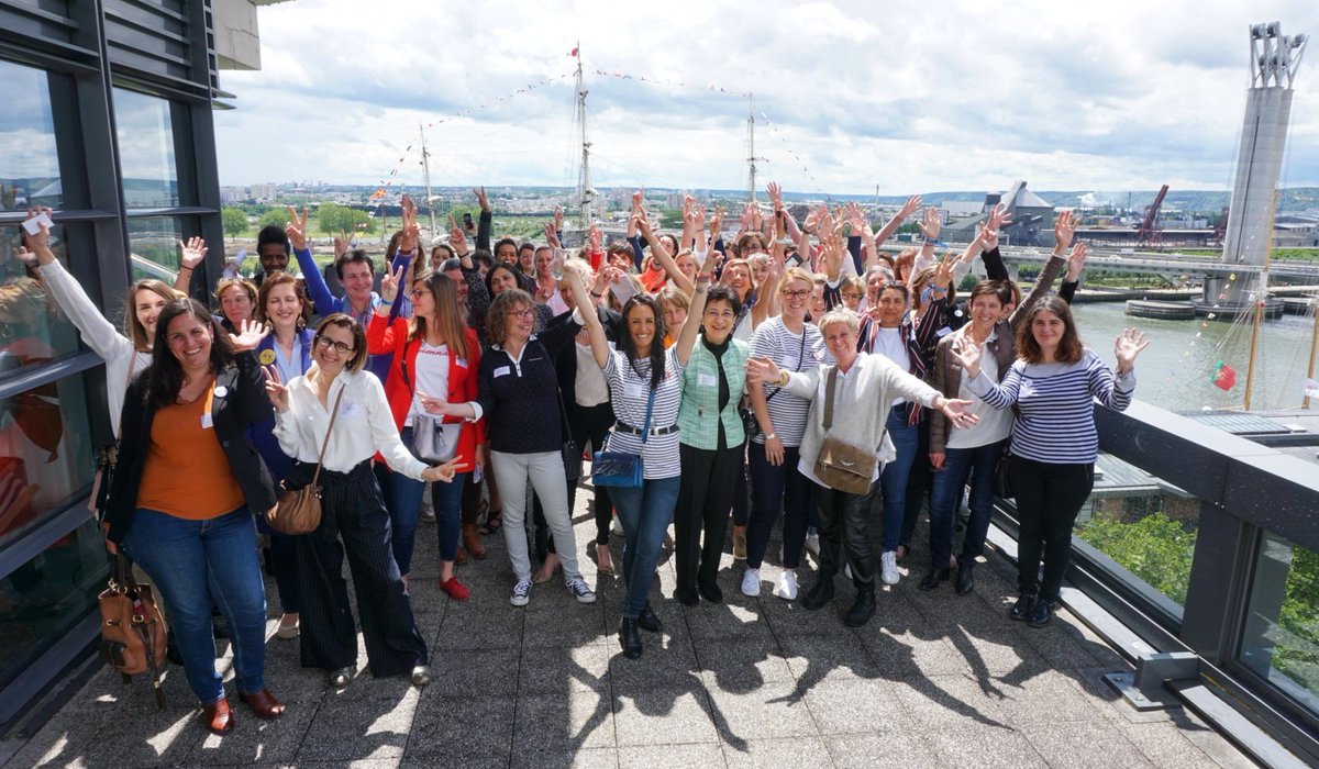CCIRouenM's tweet photo. Après la présentation des 12 clubs d'entrepreneures présents et les interventions inspirantes de nos invitées, profitons un peu de la vue sur l'@ArmadaRouen 😍 #FemmesEnSeine #Armada2019 https://t.co/qGZVwf0OV3