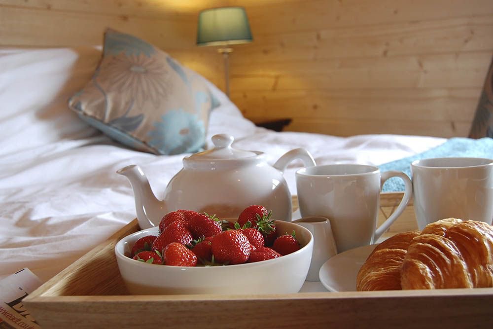 TheHolidayCots's tweet photo. Enjoy a last minute break in a luxurious lodge! Cowslip Lodge is available from Mon 17th - Fri 21st of June.
4 guests - was ยฃ706, now ยฃ635.40!
2 guests - was ยฃ635, now ยฃ554.80!
Sleeps 1-6
https://t.co/PgaB5ndqmL
#Witnesham #Suffolk #LuxuryLodge #HotTub #Sauna @fynnvalleyhols https://t.co/w0GYzqL9Yj