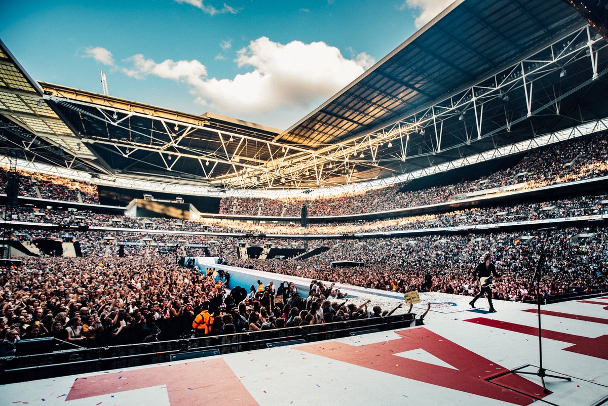 Luke Hemmings tweet media