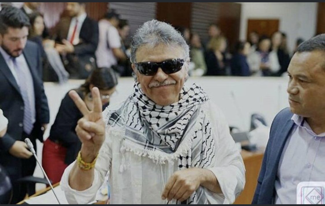 CGurisattiNTN24's tweet photo. Santrich: El símbolo de que el crimen se legitima en Colombia. Le regalaron curul porque no fue elegido, hay pruebas contundentes de que siguió delinquiendo, un gran jurado de NY lo acusa de delitos de narcotráfico y está pedido en extradición. Pese a esto fue posesionado. https://t.co/Kb3U5vq3El