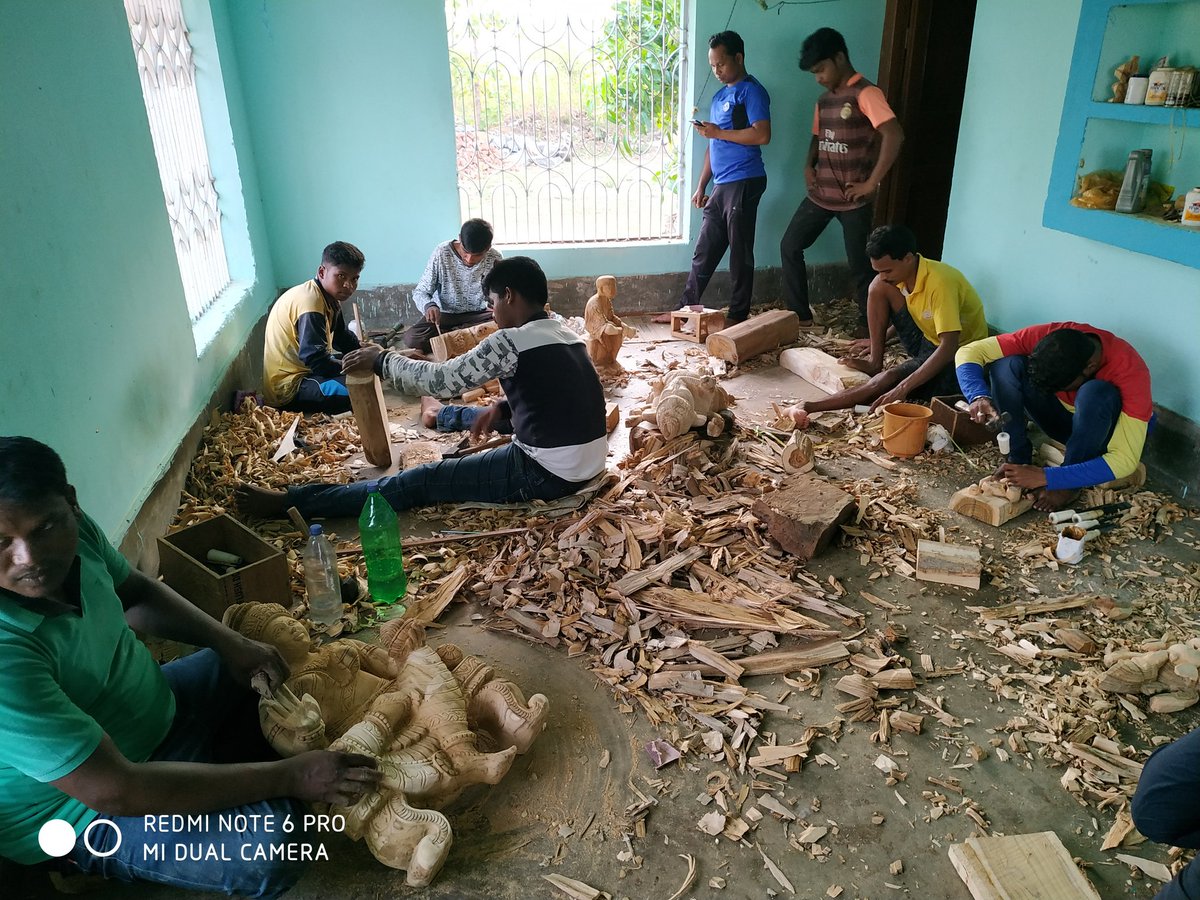 kalingakusum's tweet photo. KKF Team went for a field visit to Sinapalli Block of Nuapada District and Dharamgarh Block of Kalahandi District to learn about the local Handloom and Wood Crafting works respectively.
#handicrafts #handloom #woodcrafts #tradition #art #tribal #Odisha https://t.co/REfj2qlH1q