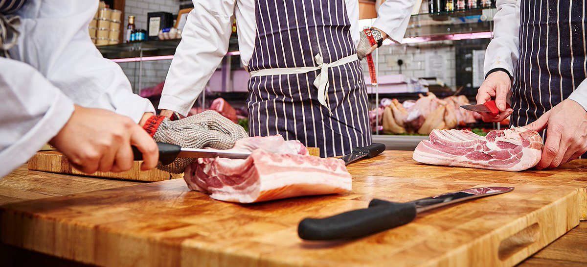 ButchandProv's tweet photo. The perfect #fathersday gift for dads that love to cook and BBQ! Students at our #butcheryclass are guided through preparing #lamb saddle, #porkbelly, #chicken and #oxtail by our Master Butcher. They take all the meat home along with a bottle of wine!
https://t.co/rTFo1YH0cI https://t.co/x97nMr9the