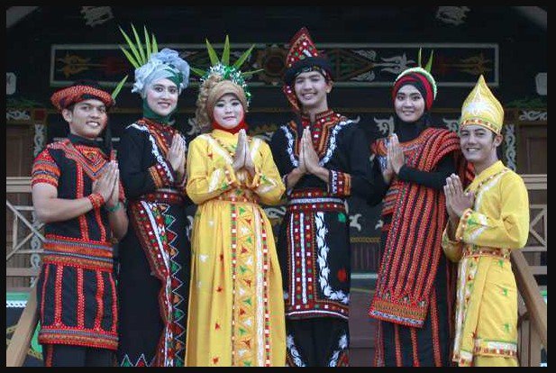 Jelantik5's tweet photo. MUSUH BESAR RADIKALISME AGAMA itu Kebangkitan #BusanaNusantara #BudayaNusantara
Bukan Tentara!!!

#GerakanNasionalBudayaNusantara
#RahayuNusantara
🤗Akar Budaya Nusantara hidup di 75.000 Desa kita😍 dari Sabang sampai Merauke 🇮🇩 https://t.co/DMWRKIKcol