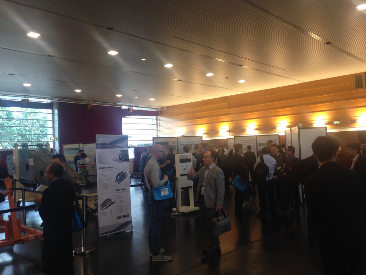 This afternoon, in the #Titanium2019 exhibition area, networking and #poster viewing!