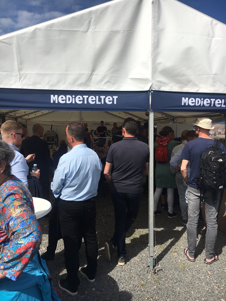 Lige nu i Medieteltet på <a href="/Folkemoedet/">Folkemødet #fmdk</a> debat om åbning af fibernettet. #fmdk