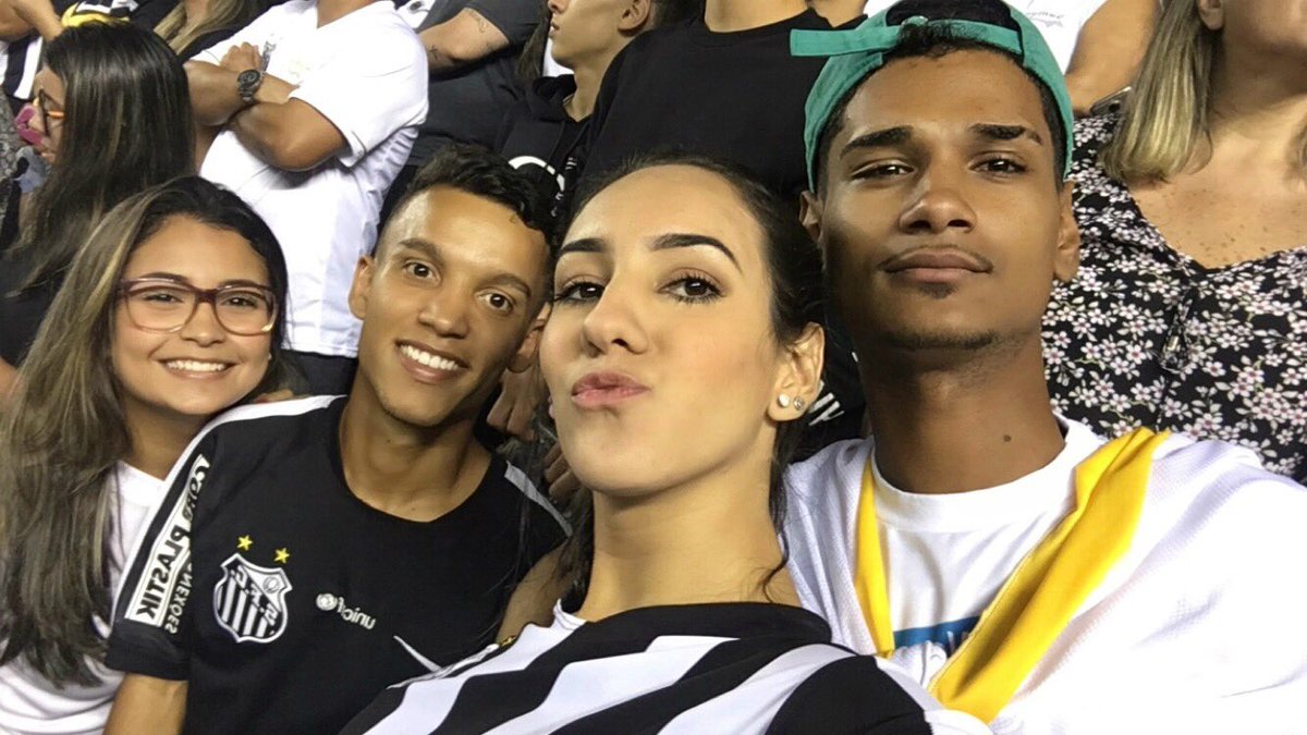 marcelfucks's tweet photo. Valeu galerinha! Registros da 1ª de muitas, num clássico e com vitória, esse é o Tweet💙 AQUI É SANTOS! #FreguesiaNoAlçapão https://t.co/VtYXFBWCHI