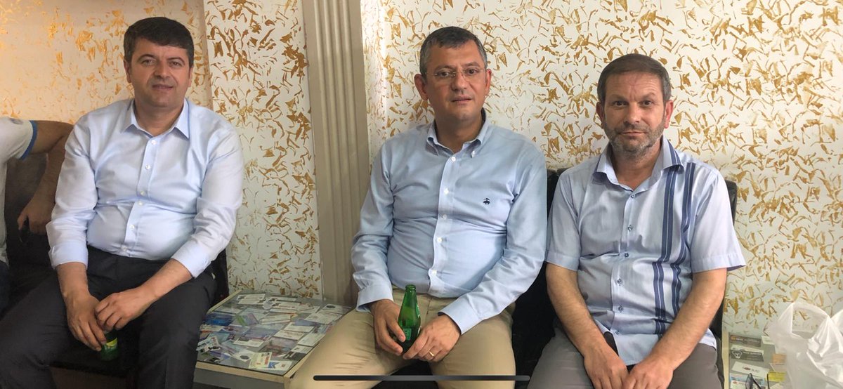 Süleyman Soylu'nun yalanda nasıl usta olduğunu bildiğim için, vekilimiz <a href="/avtutdere/">Abdurrahman TUTDERE</a>
ile sürekli tıraş olduğunu söylediği Sultangazi'deki Mahmut Usta'ya geldim.

Kaç yıldır ne kadar sıklıkla geldiğini sordum. Cevap şaşırtmadı:

"İlk kez geldi, tesadüfen girdi, o gün tanıştık."