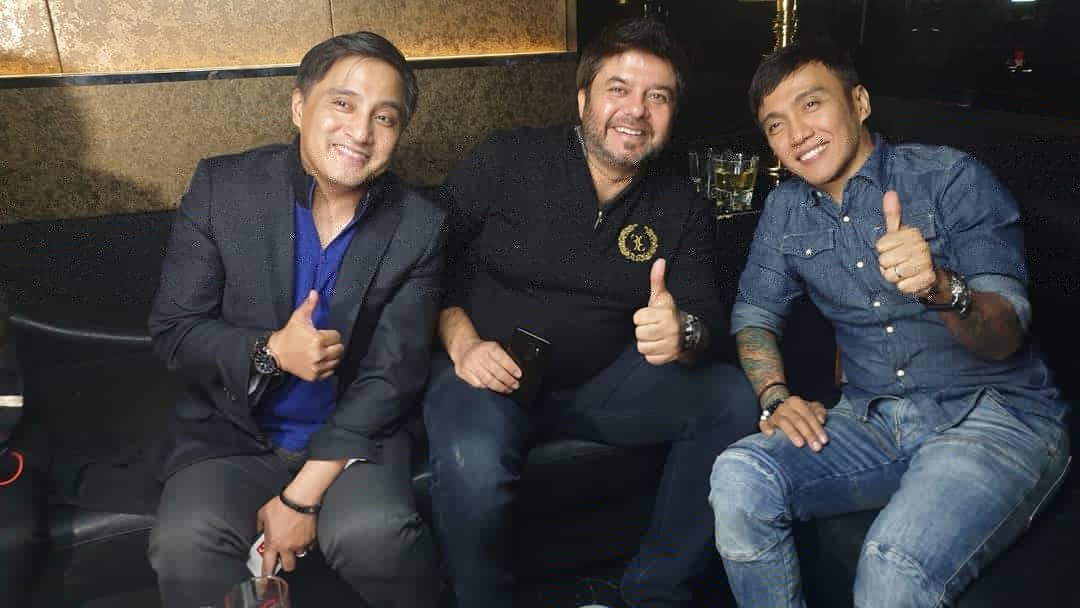 Happy Indepedence day to all the Filipinos 🎉 Thank you to Mr.Paul Cortes (Consulate General) along with Celebrity Singer Arnel Pineda for spending a great evening.
.
.
#happyindependence #filipino #independenceday #paulcortese #arnelpineda #celebritysinger #consulategeneral