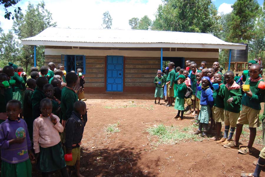 TheVillageFeast's tweet image. This is one of the 16 school cookhouses built in the Meru County of Kenya with the proceeds of @TheVillageFeast over 12 years. The story never gets old, it has  fed children millions of meals. This years event goes July 14th check us out villagefeast.ca #globalcharity