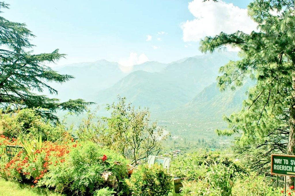letsgosightsee's tweet photo. We dream of a home with a #Garden overlooking the #mountains... October 2015
#ThrowbackThursday #artgallery #paintings #Himalayas #India #Himachal #pahadi #awesomehimachal #mountains #letsgosightseeing #happyfeet #lifeoftravel #acouplewhotravelstogether #coupleswhotravel https://t.co/BSKMYo2cTZ