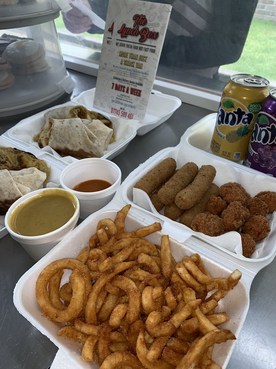 Since we are open until 10 at the weekend and Mondays. Like retweet and tag a friend who you would like to share this with on a night of your choice. Inc two katsu curry wraps, buffalo bites, mozzarella sticks, salted curly fries, our famous curry sauce, buffalo dip &amp; Fanta 😍
