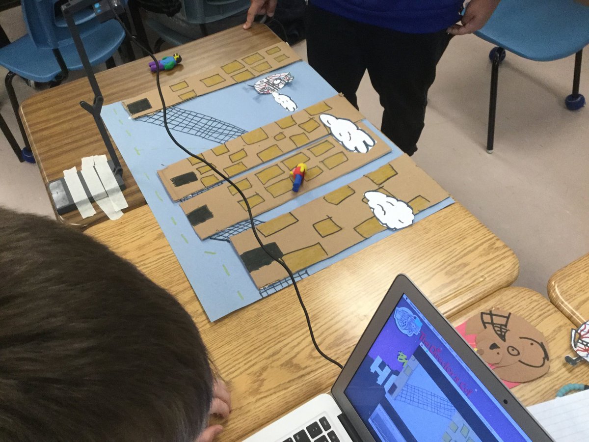milneran's tweet photo. Claymation with Mike from the ⁦@tdcworkshops⁩ with Grade 6 ⁦@StLukeOakville⁩ ⁦@misskwiatkoski5⁩ ⁦@HCDSB⁩ ⁦@HCDSBPathways⁩ 
Experiential Learning today!  Stop Motion in Outer Space!  🌙💫🌍🚀🛸 https://t.co/ez131pR1on