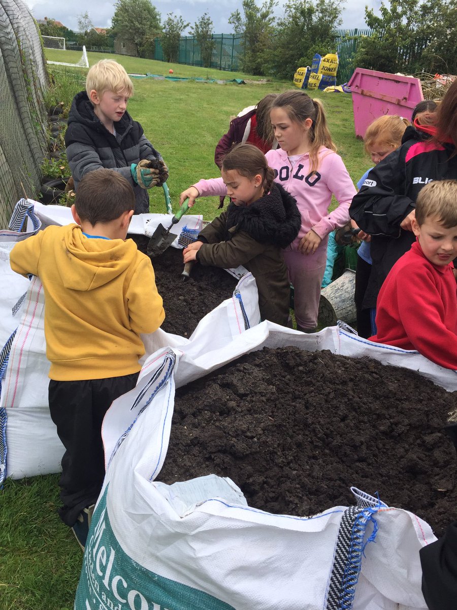 CraigfelenP's tweet photo. We had a great time with @ClwydPrimary thank you for having us! #cfpeco #cfpcomm https://t.co/xgDNnW0zQF