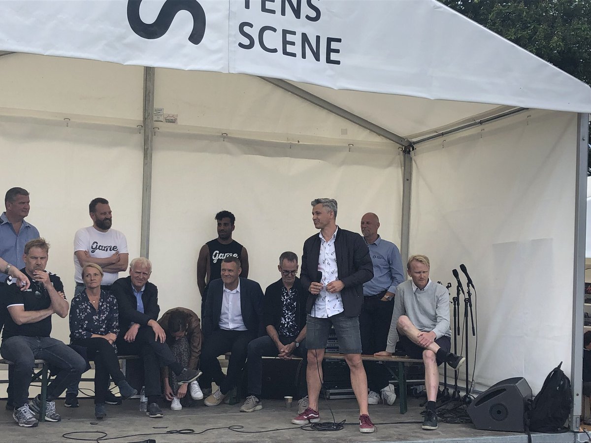 LOA_Fonden's tweet image. Idrættens Scene er åben, og vi glæder og til at sætte mødesteder i naturen, den tætte by og i almene boligområder til debat 😎🏄🏾‍♂️🤸🏽‍♂️🏊🏼‍♂️🏙🏓🎾 kig forbi os! @jakfaerch @almeneboliger @DIFidraet @SDUIOB @Firmaidraetten @gamedenmark #folkemødet19 #fmdk #fm19 #dethandlerommødesteder