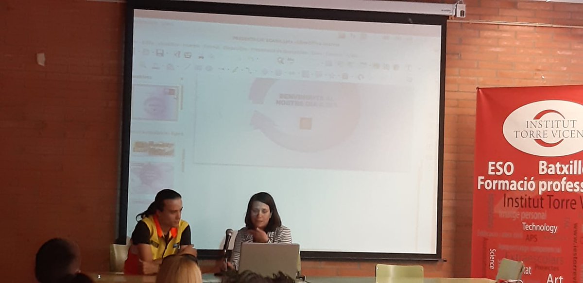 TorreVicens's tweet photo. Comencem el #JobDating2019! #TES
@ambegara donen a conèixer el seu projecte a recent titulats  en #TES. 
Una ocasió per fer una entrevista i aportar el CV.
#fp #treball #insercioprofessional @ccfpcat https://t.co/qPPVY3ssbc