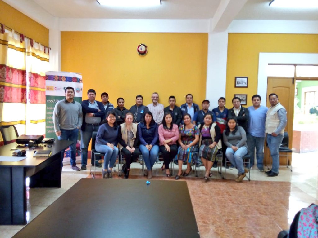 SESAN_Solola's tweet photo. En la #Comusan de Santa Lucía Utatlan se analizaron los avances de la propuesta de #ElCaminoPorLaNutricion en el marco de la #ENPDC. Se integran los actores de nuevos proyectos, entre ellos el Consorcio Farmamundi con apoyo de @Aecid_Guatemala @franciscotoma13 apoyaran el proceso https://t.co/IWoTEQkF7g