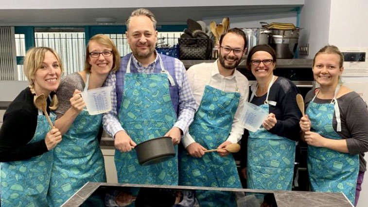 BlueSparkOrg's tweet image. Well they said it wouldn't happen in our lifetime, but here's the evidence that The Pinny Dreamteam exists! @BtnKitchen @NickHallFineArt @dan_hall223 a darn fine looking bunch &amp;amp; no mistake :)
#community