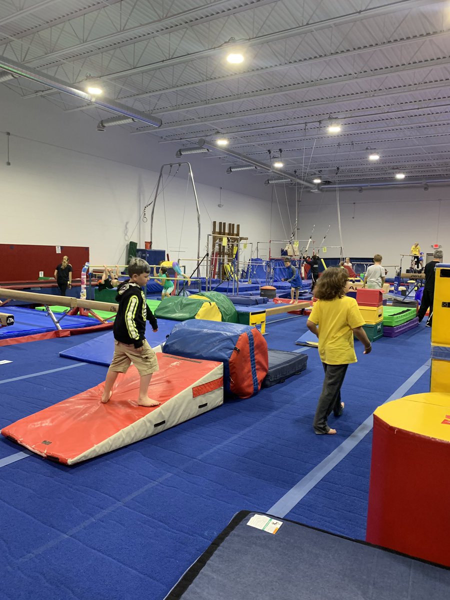 mrshoehing3's tweet image. @VioletAllStars third graders and #multigraders enjoy a trip to Cutting Edge Gymnastics. #flexible #havingfunandexercising @mrshaydenviolet