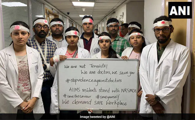 ndtv's tweet photo. AIIMS doctors to boycott work tomorrow in support of Bengal agitation https://t.co/Nvdj5N2qoB https://t.co/QDjUCUAgVl