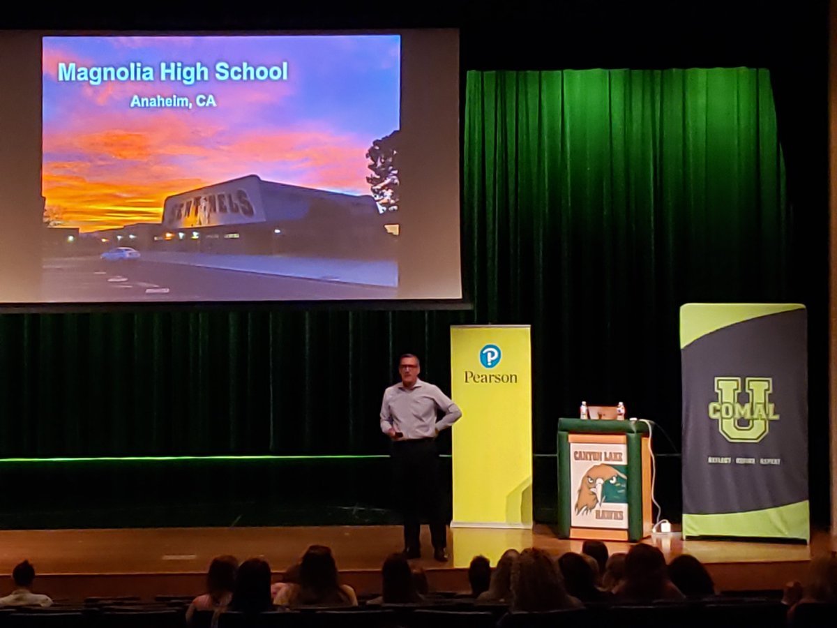 MelHowardELAR's tweet photo. Good morning #ComalU19! Kelly Gallagher in the house! Honored to host Comal ISD teachers and surrounding districts at CLHS today. @KellyGToGo #ComalReads #ComalWrites @kristycastillej @hanna_schramm https://t.co/wTFgPoayad