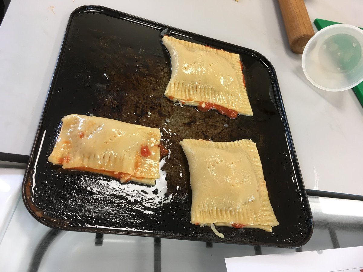 AlderwoodTech's tweet image. First we prep #pastry #pizzapockets #notquiteapasty