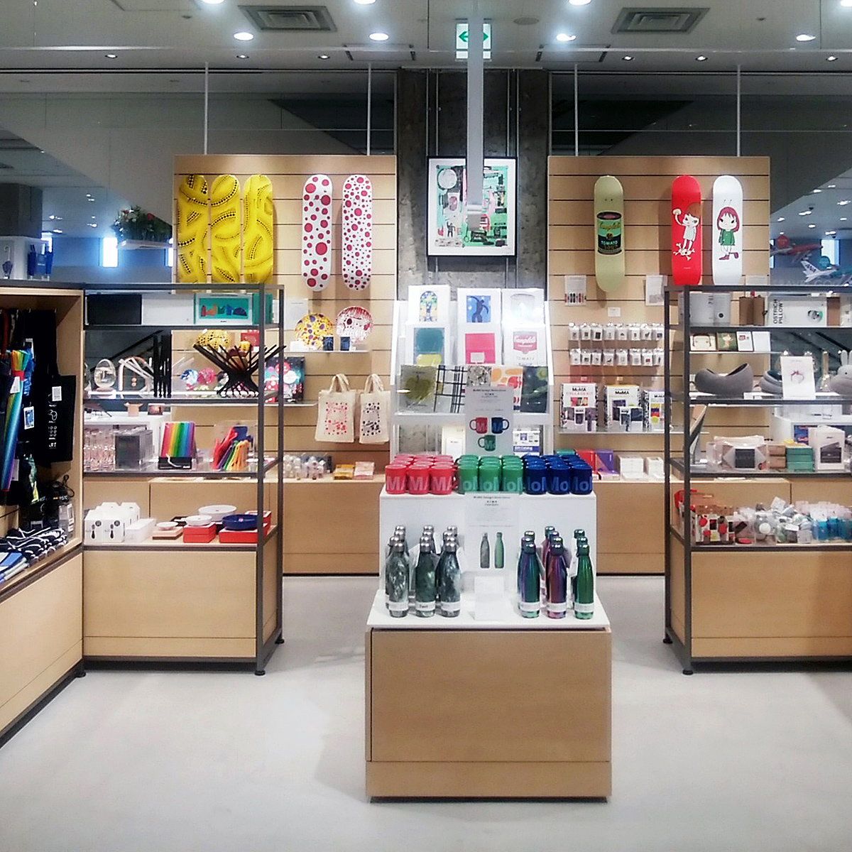 dexigner's tweet image. Lumsden has designed the newly opened MoMA Design Store in Tokyo's Ginza shopping district. dexigner.com/news/32175

#RetailDesign #DesignStore @MuseumModernArt @LumsdenDesign #Tokyo