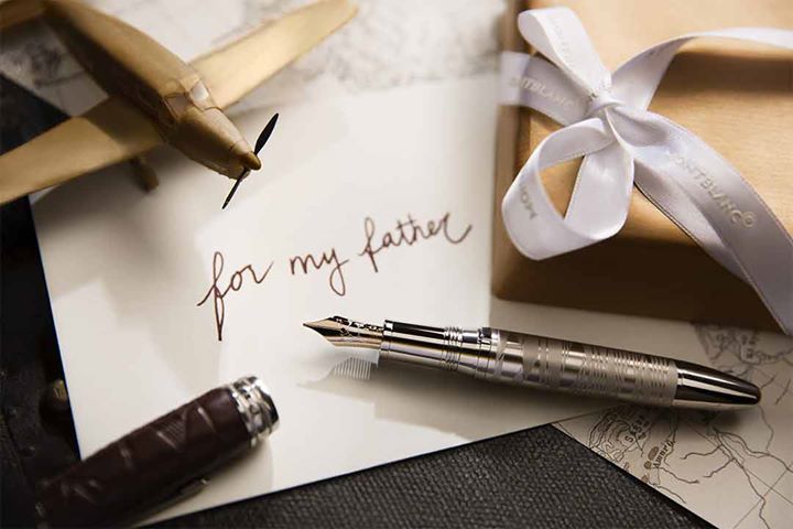 Ce samedi 15 juin, Montblanc vous invite à personnaliser vos articles de cuir #montblanc avec les initiales ou le prénom de votre choix !    
👉 Personnalisation dans votre magasin Printemps Terrasses du Port en présence de l’artiste monégasque Anthony Alberti alias Mr OneTeas🎨