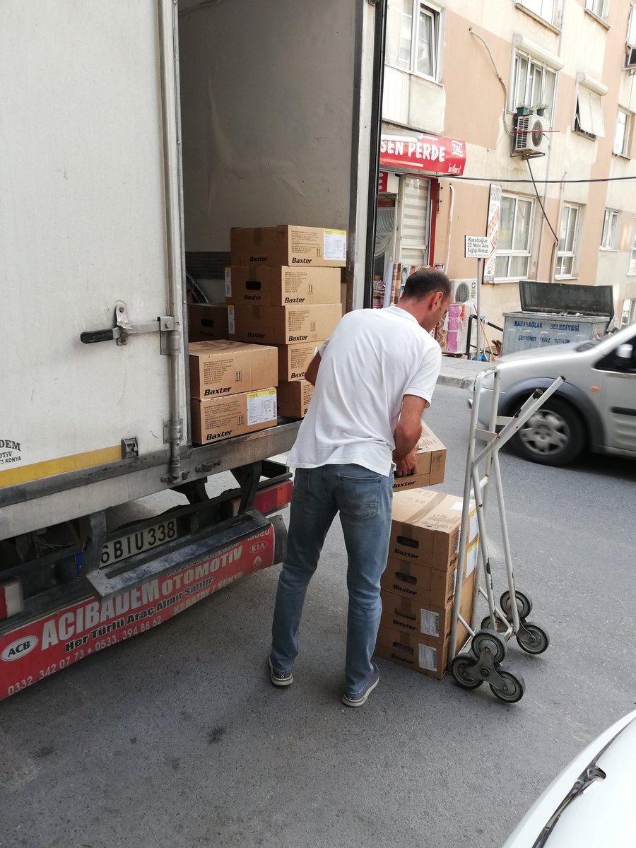 Sordum?
Bu koliler nedir?

Dediki..
8. ci katta oturan diyaliz hastası için 90 koli ilaç getirdik.

Evde bakım için diyaliz makinesini de devlet veriyormuş

Sonra kendi kendime dedim ki

17 yıldır Ak parti ne yaptı !?