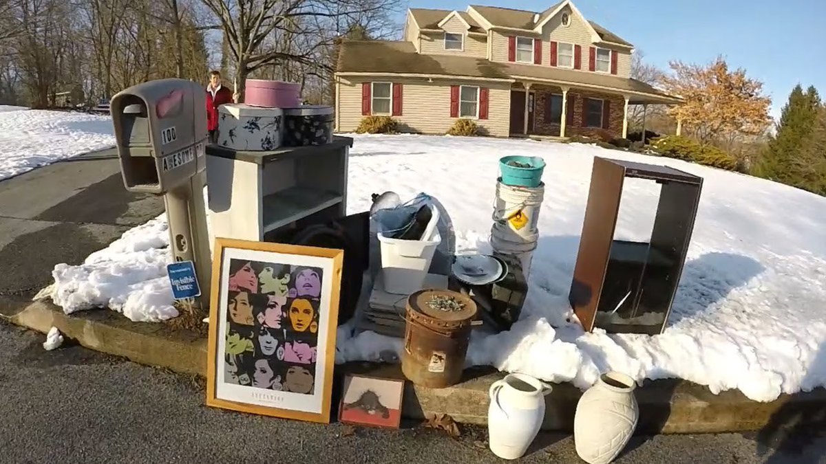 braincandypod's tweet photo. .@susie_meister has a hilarious #garbagepicking story for you today! You’ll love this: https://t.co/T6qaI78ldD https://t.co/xZCQaRrj26