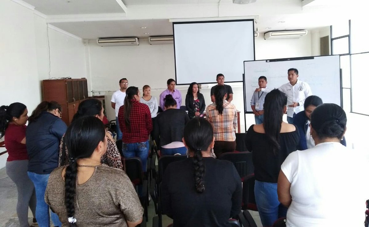 CNTAPSECUADOR's tweet photo. Lograr estilos de vida saludable va de la mano con la #APS, ambos inmersos en nuestro modelo de atención #MAIS-FCI que seguimos fortaleciendo en Salud, profesionales #TAPS de #ZamoraChinchipe se unen al compromiso. 

@Salud_Ec 
@CNTAPSECUADOR https://t.co/K4SAwIKEWE