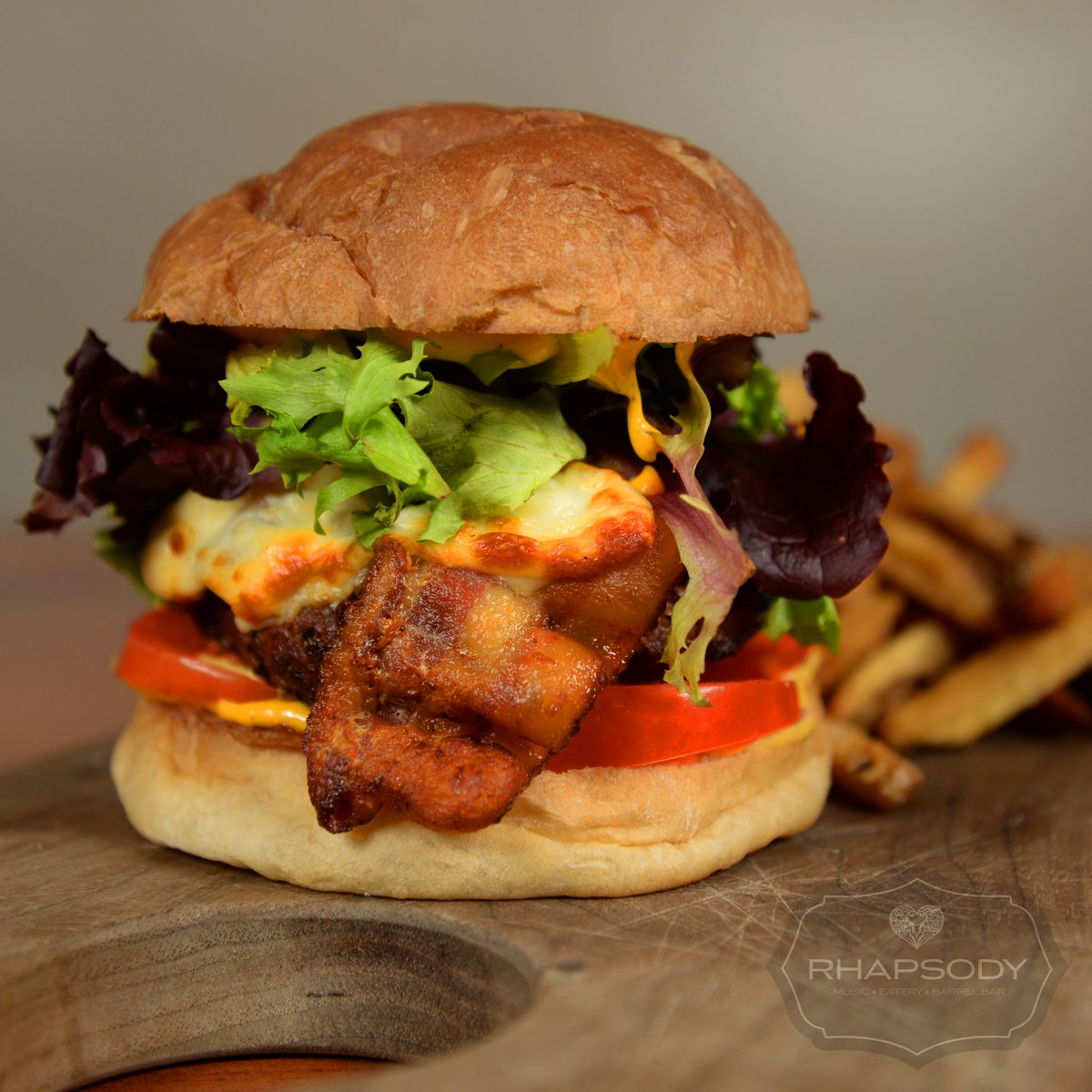 Rhapsodybarrel's tweet photo. โน๐ป๐ Well, Raptor's fans, will it be a good day? Let's see tonight, in the lounge, where we will have the game playing. To put you in the spirit, we'll have $5 pints and our Burger on for $10โน๐พ๐ป๐ (bacon extra) #raptors #fivedollarpints #burger #watchthegame #dtk #kwawesome https://t.co/KKdViU8e2d