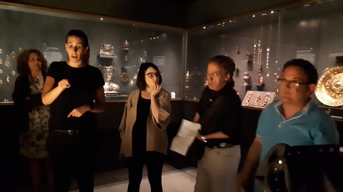 tonyhino13's tweet photo. Participante de grupo @ARCHES_Madrid @ArchesEU @ArchesExploreUK cuenta la obra estoque en el @Museo_Lazaro.
Estoque es una espada que regalo el papa inocencio 8 al conde de tendilla Iñigo Lopez de Mendoza. https://t.co/fnh8LdO1F8