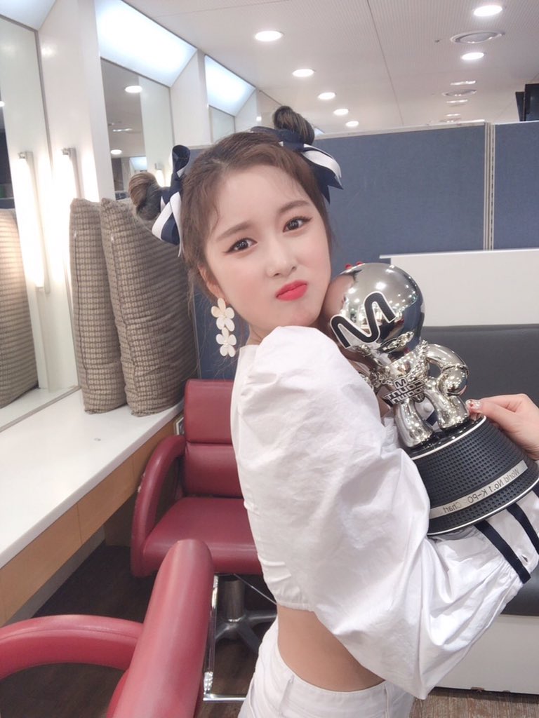 wujutrans's tweet photo. [T/IG] 190613 wjsn_cosmic update 

I can see that you’re all smiling now!! #ujungs!! you’re cute, lovely and cool, I’m so proud of you I’m going crazy~~❤️

#우주소녀 #다영
#wjsn #dayoung https://t.co/9tfvrjC1ZO