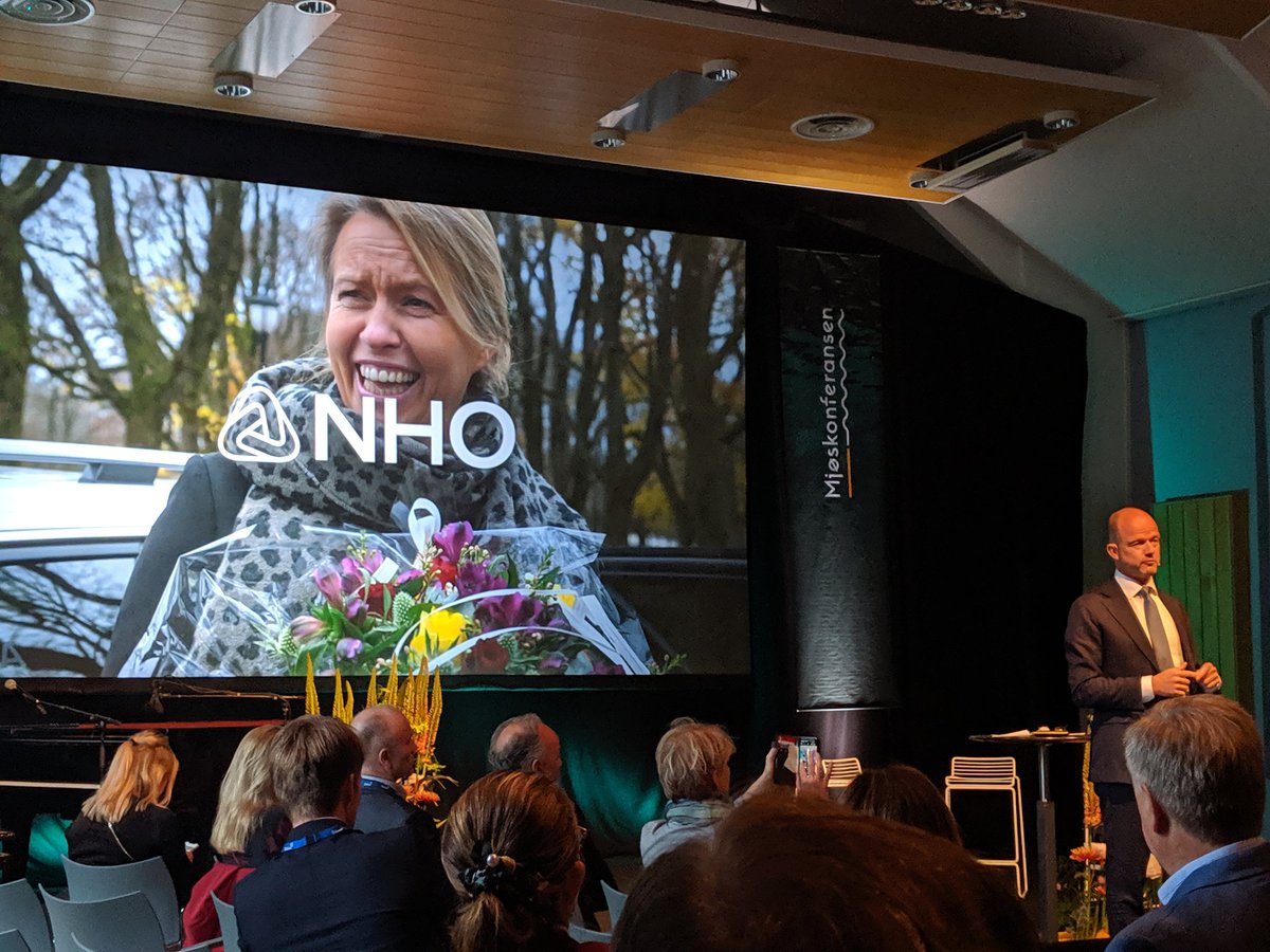 - Norge har uutnyttede naturressurser på nivå med ett oljefond, sier <a href="/oleerikalmlid/">Ole Erik Almlid</a>. Han legger til at vi bør bli flinkere til å foredle råstoff fra skogen - ikke bare sende det ut av landet. #mjoskonferansen