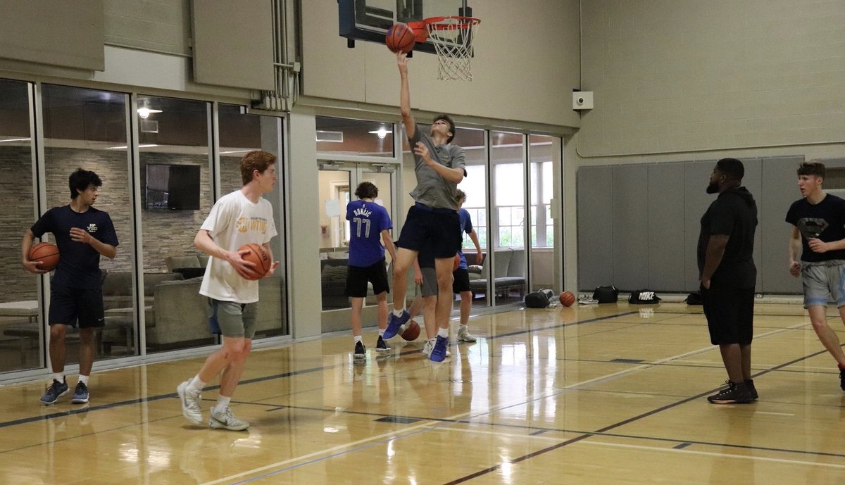 GWElite's tweet photo. Getting our work in for @bigtimehoopsDMV @exposurebball 3rd Annual Texas Live this weekend. #gogwelite #worktogether @TownesBallard https://t.co/ysVdGrkNsL