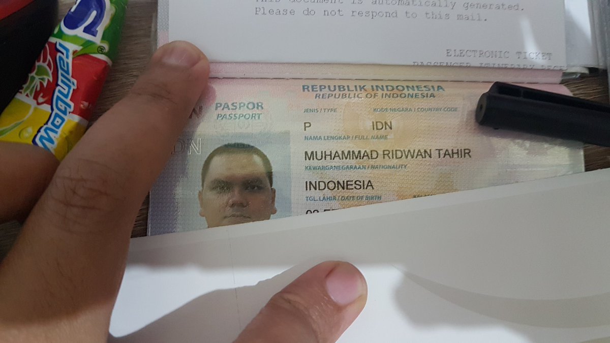 RiganRich's tweet photo. @AirAsia i want to change  on given name on email riganrich@gmail.com.the given name is Mridwan an last name is tahir.But in passport is Muhammad Ridwan Tahir as per image below https://t.co/wp4V1Zsdum