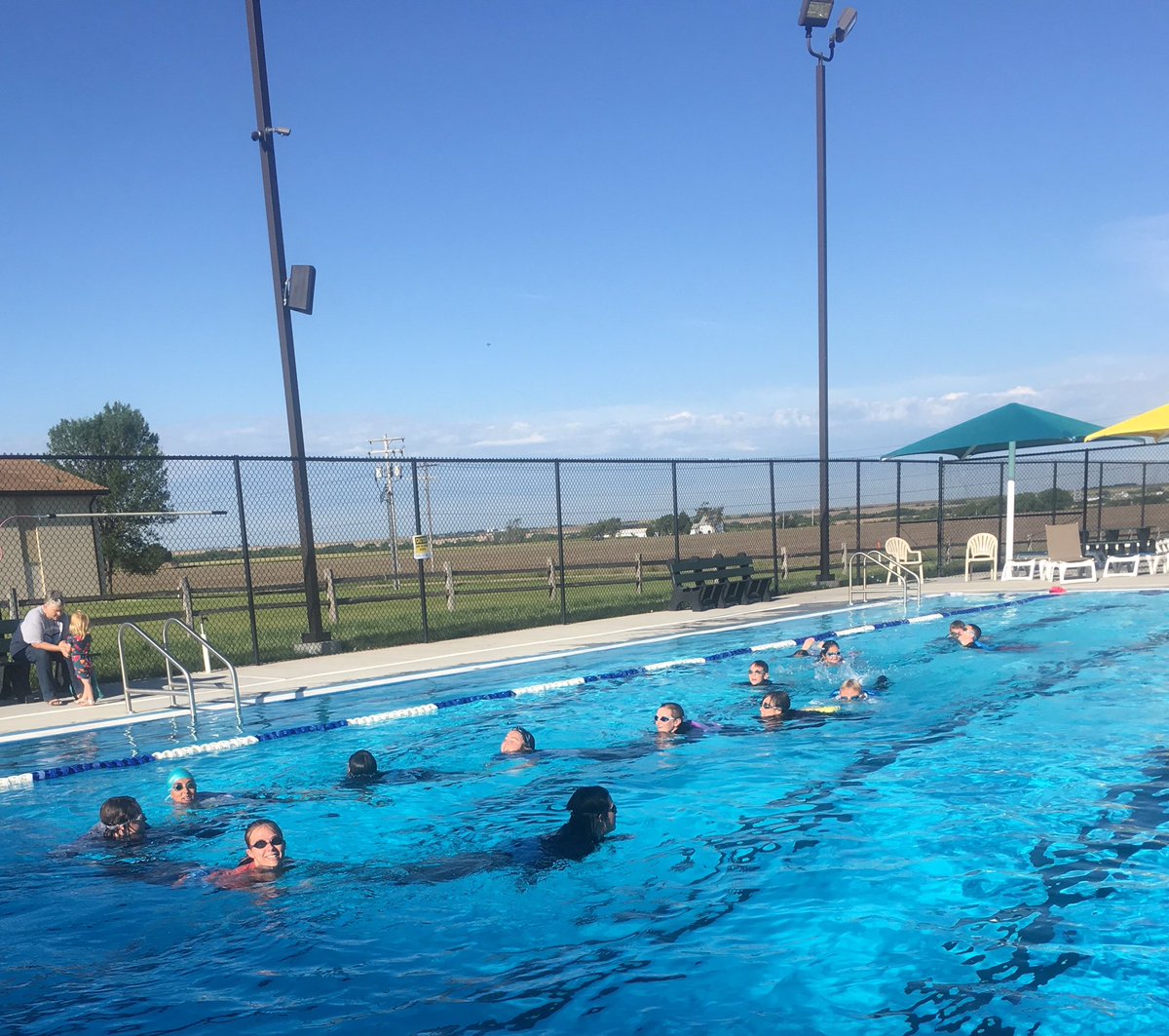 MrsYzar's tweet photo. Yes, it’s an aquatic conga line... fully clothed swimmers wearing floatation belts... pulled by @Melissaa_Conn
#thisisdifficult #piranhadragday https://t.co/2RC5zm0C6d