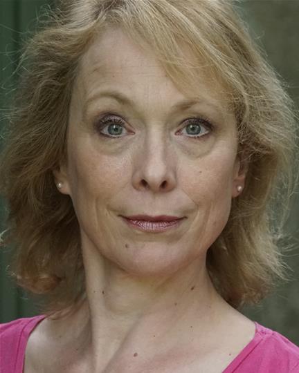 crossartsco's tweet photo. CAST: Next, we announce Pamela Hall! Pamela trained in Canada before developing a wide ranged career as an actress and singer in the UK. Previous stage credits include Romeo and Juliet (Antic Disposition) and Life of Riley (Stephen Joseph Theatre) #threadsplay #cast @RADA_London https://t.co/TGNMuDp2Qc