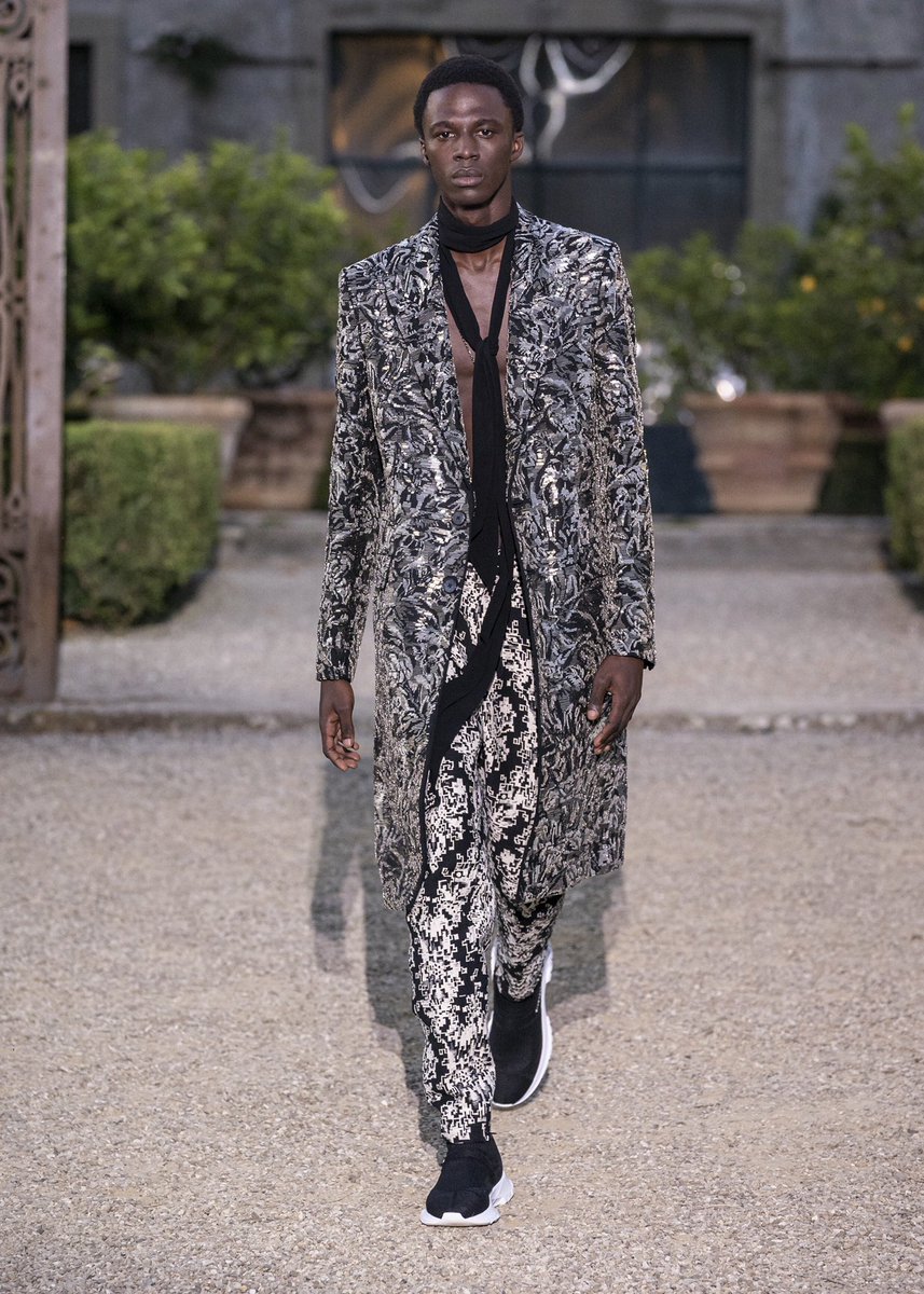 KCDworldwide's tweet photo. Fusing Old and New World aesthetics, @givenchy presented their Men’s Spring Summer 2020 collection by #ClareWaightKeller at the beautiful Villa Palmieri in Florence, Italy. https://t.co/Dp0loTqvXX