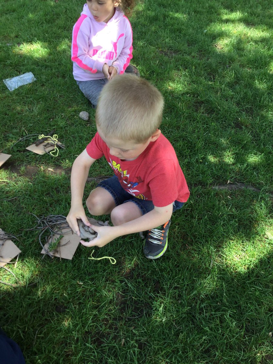 mgardner238's tweet photo. We used clay and natural materials that we found around the school yard to make a bird’s nest. @TrentRiverPS #hpecompetencies https://t.co/jDS9R3ZNkx