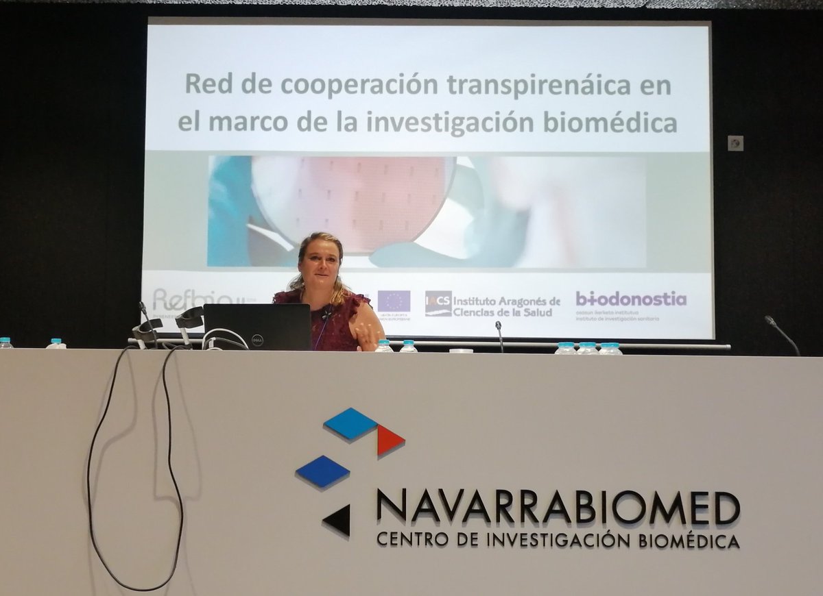 alabarga's tweet photo. Pilar Martín de @iacs_aragon nos cuenta como los exosomas de la leche ayudan a la regeneración de la piel. Cleopatra ya lo sabía! #RefbioII https://t.co/i6vuVGrFeX