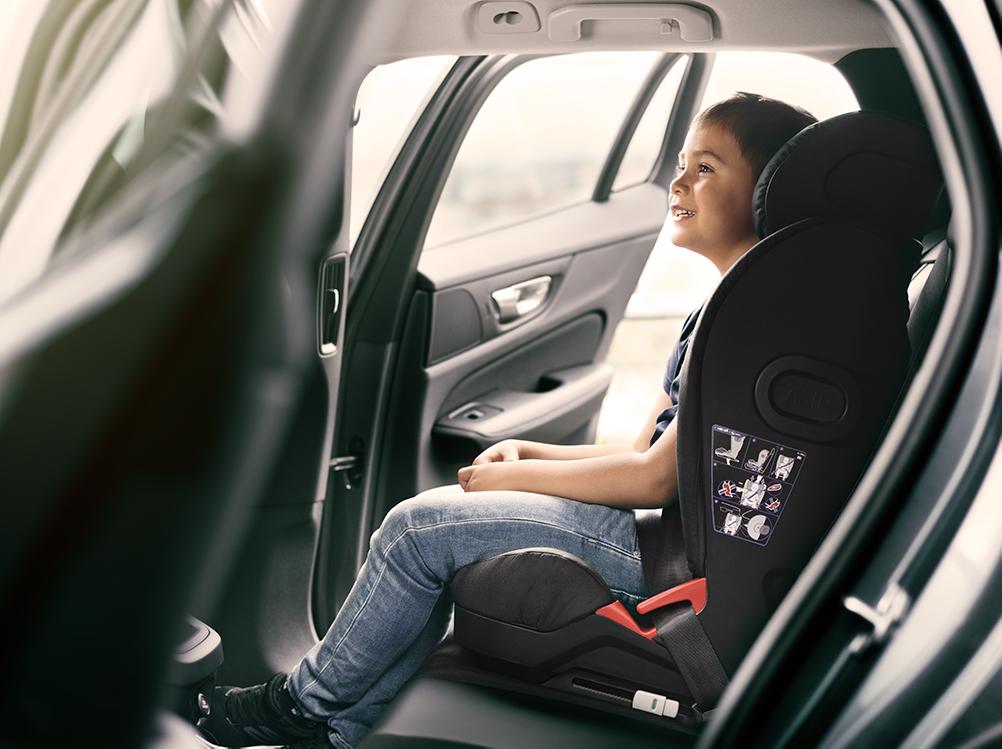 Say hi to our new family member! ✨ New Axkid Bigkid is a forward-facing high-backed booster seat that keeps your child safe in the car when rear-facing is no longer an option. For older children between 15-36 kg. Read more at axkid.com #AxkidBigkid #Axkid