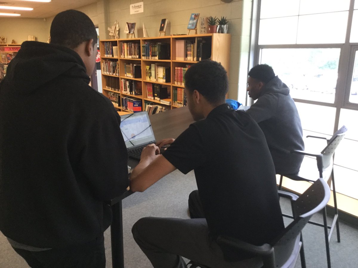 TITANSLLC's tweet photo. #collaboration #quietstudy In the HT LCs #WeAreHT @HTCSSPVNC https://t.co/qPeLsttavL