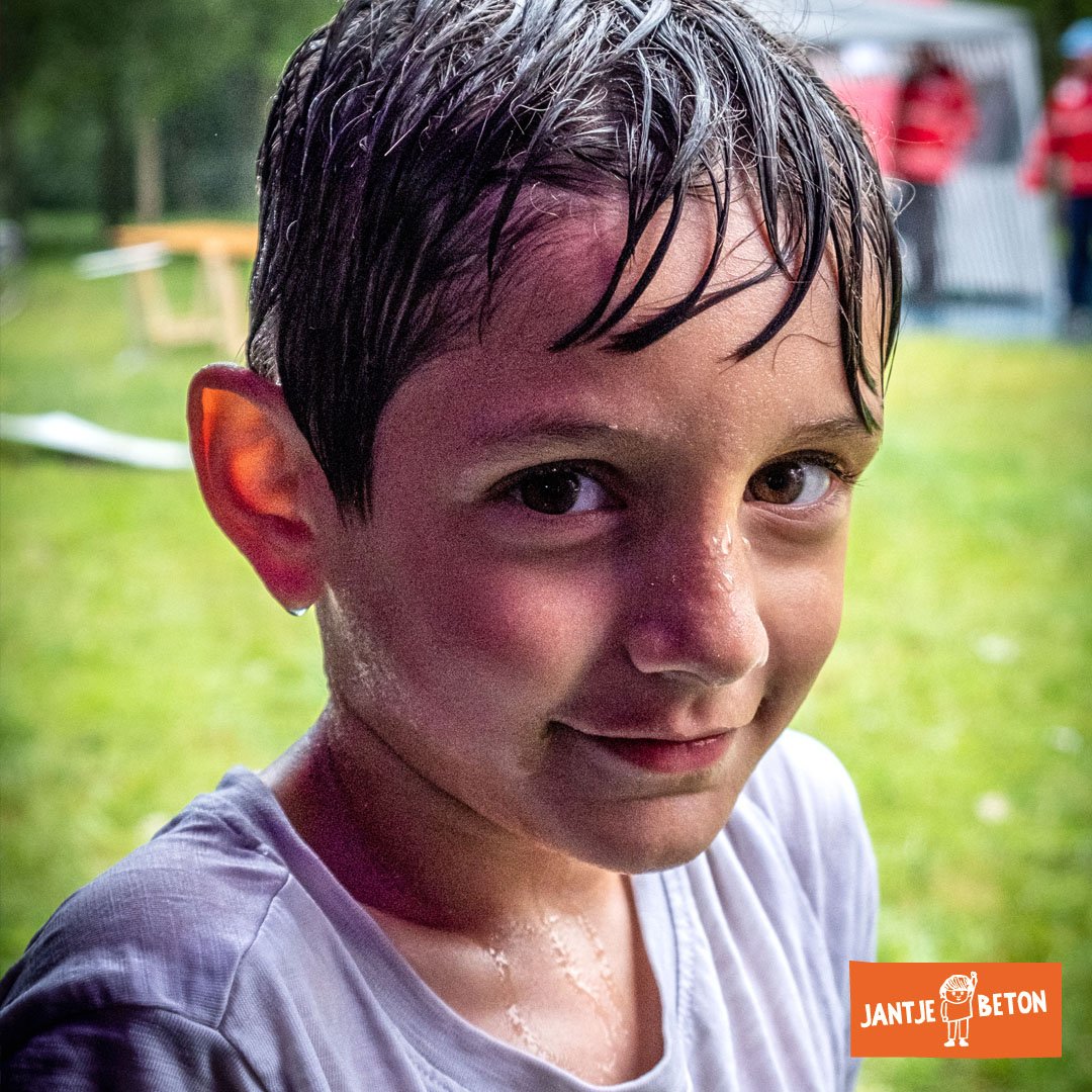 JantjeBeton_nl's tweet image. Door de regen besloten meerdere organisaties in het land de #Buitenspeeldag te annuleren. Gelukkig ging het grootste deel van de activiteiten gewoon door 😃. Tot volgend jaar!