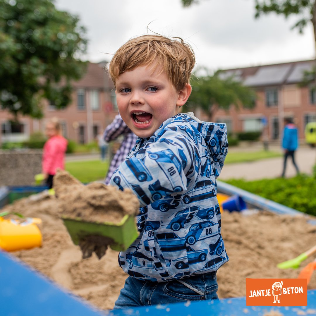 JantjeBeton_nl's tweet image. Door de regen besloten meerdere organisaties in het land de #Buitenspeeldag te annuleren. Gelukkig ging het grootste deel van de activiteiten gewoon door 😃. Tot volgend jaar!