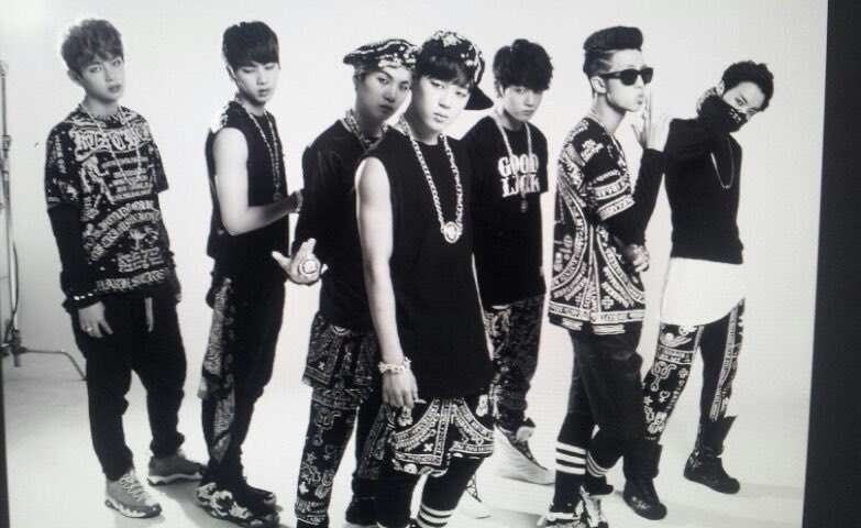 Nana7716815's tweet image. みんなの芋感がたまらなく可愛い😂💜

大人になったね〜👏👏
#6YearsWithOurHomeBTS
#RewindWithLuv 
#6YearsWithLuv
#BangtanAttic
#방탄6주년보라해
#방탄다락
#WePurpleYouBTS
@BTS_twt